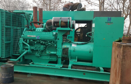 仁和发电机组如何判断水冷式机油散热器内部是否需要清洗？